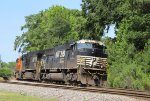 NS 1811 leads train 350 around the curve at Fetner